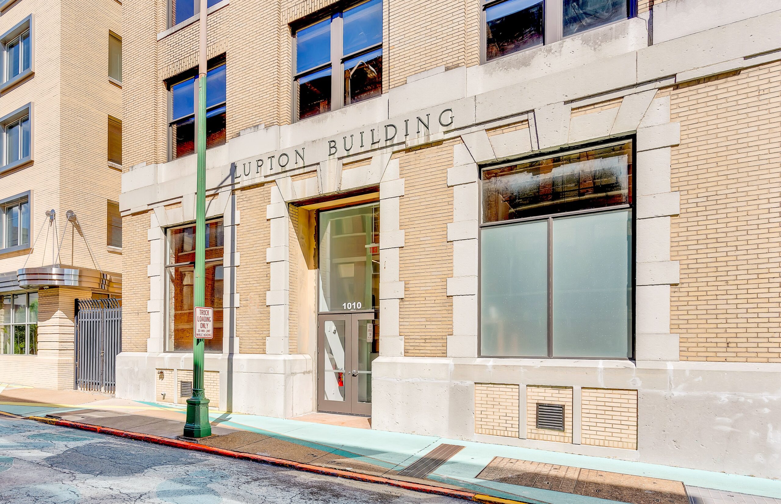 Photo shows the exterior of the Lupton Building at 1010 Georgia Avenue in Chattanooga, Tennessee